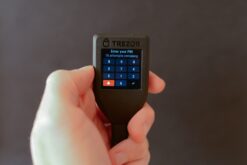 Bitcoin Hardware wallet Trezor or Coldcard